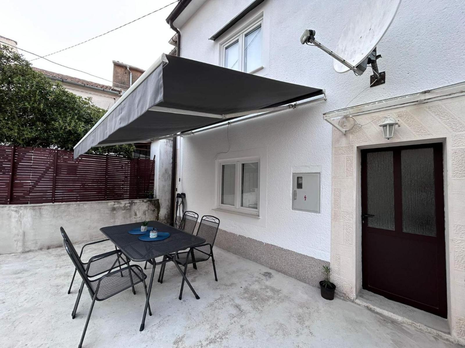 Holiday Home Omisalj Bagian luar foto