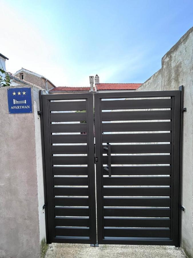 Holiday Home Omisalj Bagian luar foto