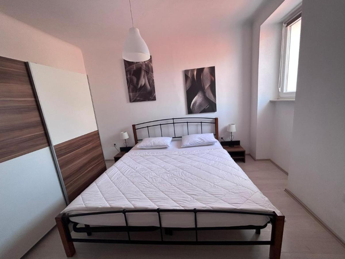 Holiday Home Omisalj Bagian luar foto